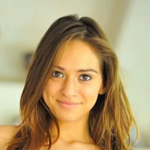 Sara Luvv биография, рост, вес, размер сисек, фигура, возраст